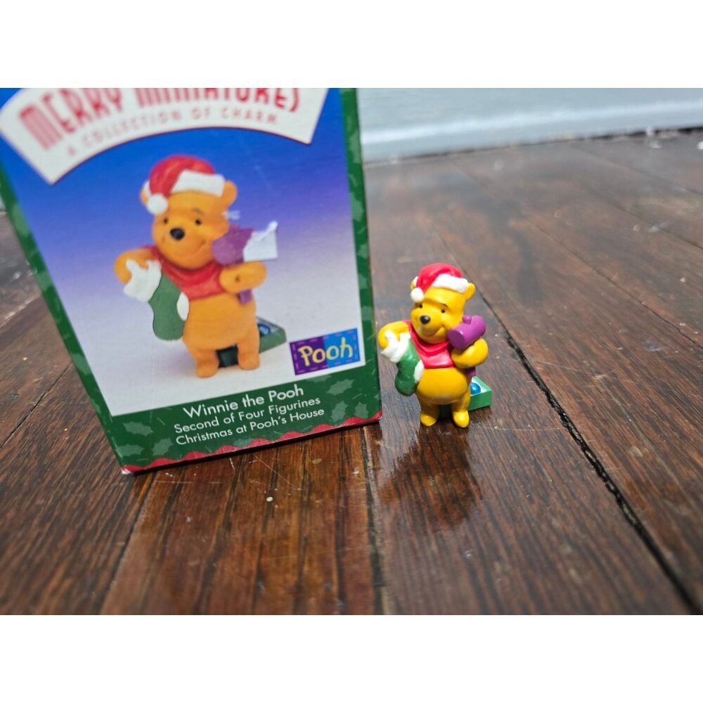 Winnie the Pooh Figurine Merry Miniatures Christmas for Pooh's House Vintage 199 - Picture 2 of 11